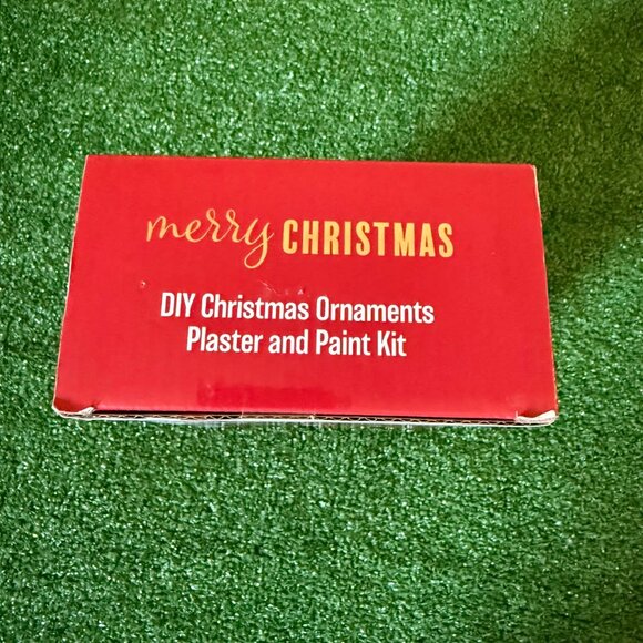 DIY Christmas Oranments Plaster & Paint Kit 10 Pieces NEW Merry Christmas in Box - Picture 12 of 12